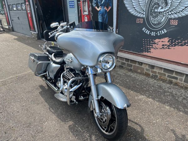 28 HD Streetglide FLHX - Afbeelding 2