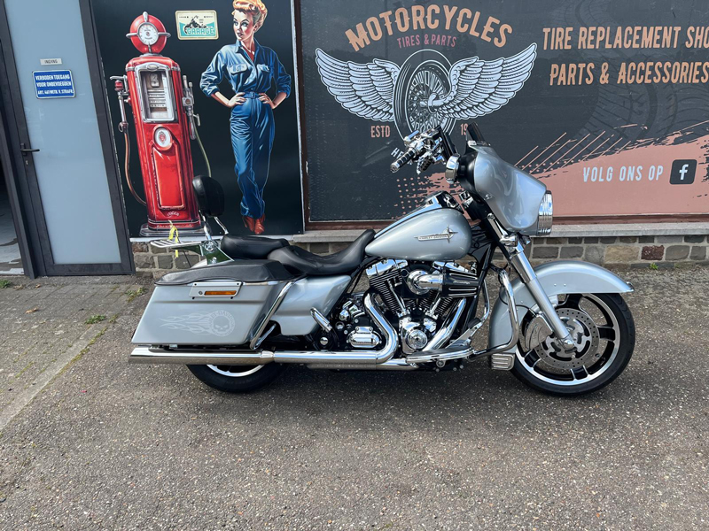 28 HD Streetglide FLHX